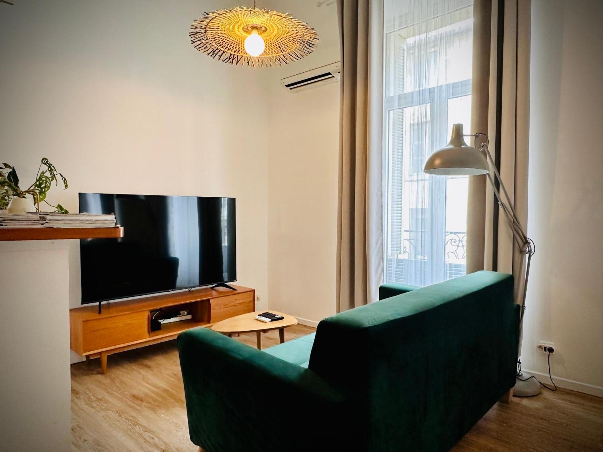 Duplex-Ceiling Height 1,9M-Free Private Parking-Self Check In !! Duplex Climatise-Hauteur Sous Plafond 1,9M-Parking Prive Gratuit-Arrivee Autonome !! Avignon Ngoại thất bức ảnh